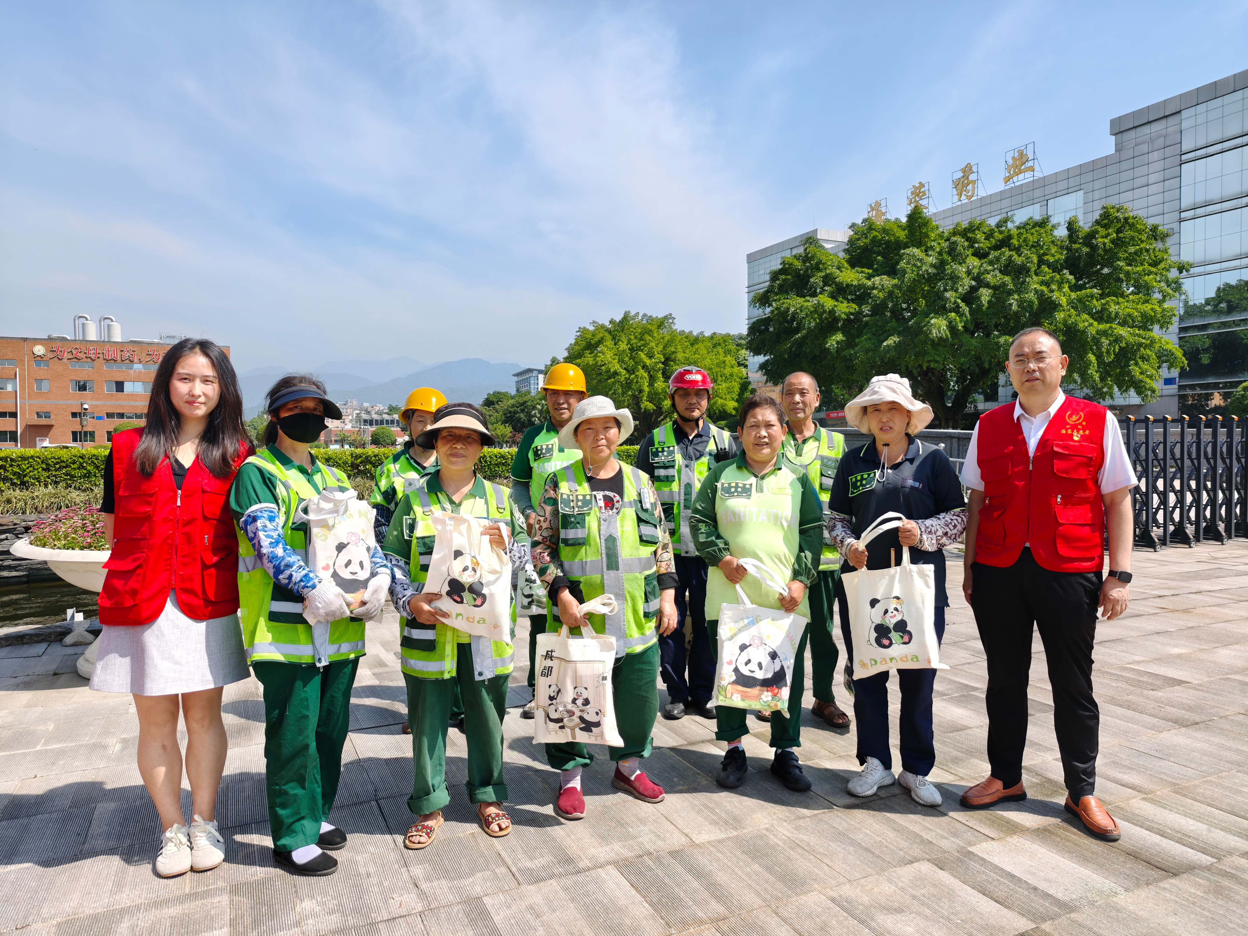 党建引领 | 乐鱼体育-乐鱼体育官方网站-LEYU SPORTS
党（团）支部联合工会开展一线环卫工慰问活动